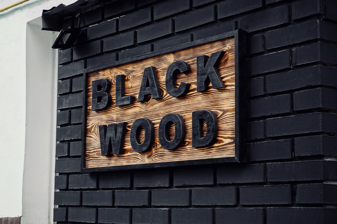 Black Wood Hostel Kiev Ngoại thất bức ảnh