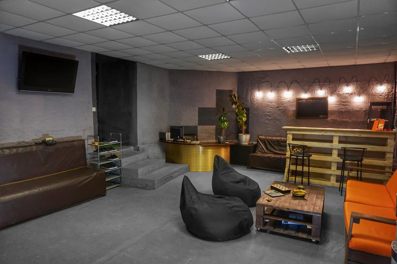 Black Wood Hostel Kiev Ngoại thất bức ảnh