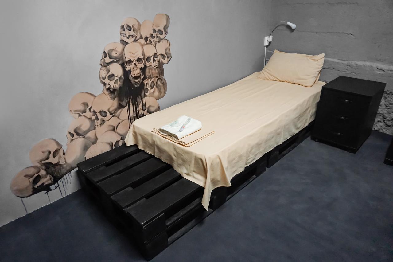 Black Wood Hostel Kiev Ngoại thất bức ảnh